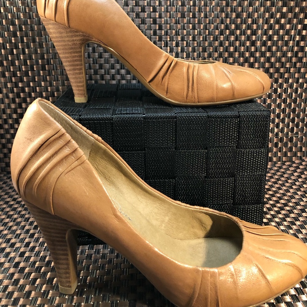 Jessica Simpson leather heels